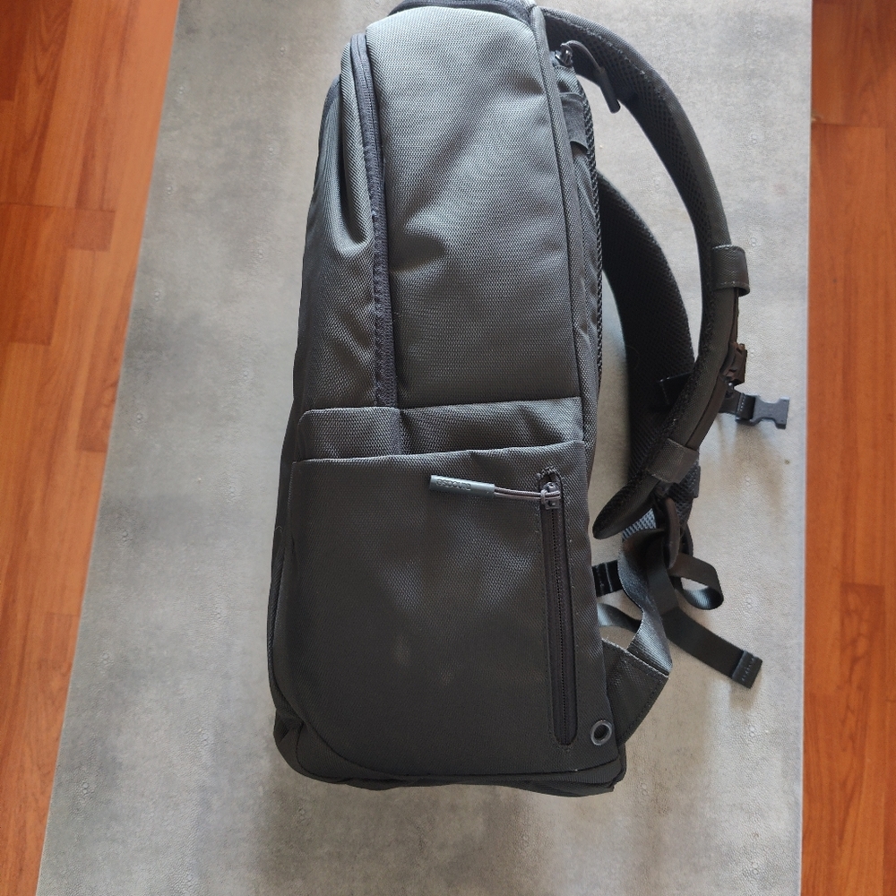 Incase camera backpack - Picture 3 of 17